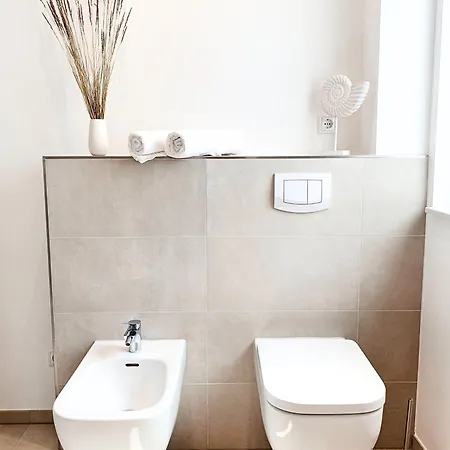 Seeliebe Schwerin - Pkw, Teilweise Mit Privater Sauna, Wlan, Xxl-balkon O Terrasse, Seeblick Apartment