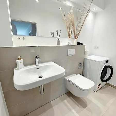 Apartment Seeliebe Schwerin - Pkw, Teilweise Mit Privater Sauna, Wlan, Xxl-balkon O Terrasse, Seeblick