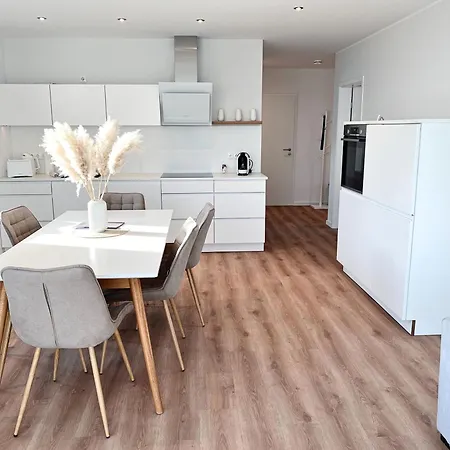 Apartment Seeliebe Schwerin - Pkw, Teilweise Mit Privater Sauna, Wlan, Xxl-balkon O Terrasse, Seeblick